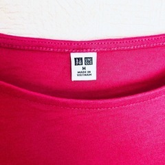 ユニクロ フリルTシャツの画像