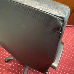 【無料：5/23までの受け取り限定！】レザーチェア（オフィス）　9脚の画像