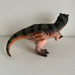 恐竜のフィギュアの画像