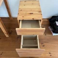　　【お問合せ多数‼︎】無印良品　天然木（パイン材）学習机の画像