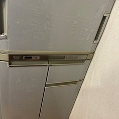 日本製　冷蔵庫　ファミリーサイズ
