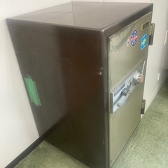 業務用耐火金庫(車両への積込はフォークリフトでお手伝いします)の画像
