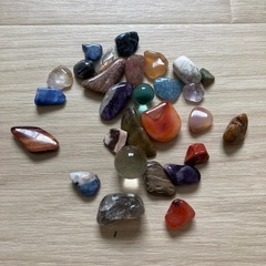 ③石の宝石 ビー玉