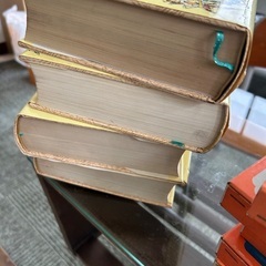 子供達が読む本を紙やすりで綺麗にするのを手伝って下さいませ。