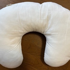 割と美品　授乳クッション　カバー無し　日本製　の画像