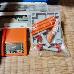 トミカ　建設コンボックス　ミニカー付きの画像