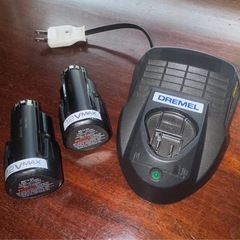 電動工具のDremel製のバッテリー2工具と充電器1台