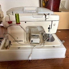 ジャノメのミシン、モデル804「トピアレーヌ」です。﻿