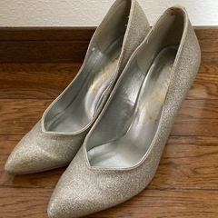 シルバーパンプス