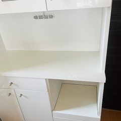 食器棚の画像