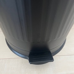 ニトリ　ごみ箱（丸型、ペダル式）の画像