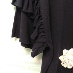 【レヴールブランシュ】　紺色　Tシャツ　花模様の画像