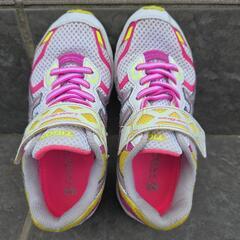 ASICSスニーカー１９cmの画像