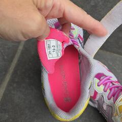 ASICSスニーカー１９cmの画像