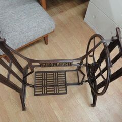 貴重なミシン台 – 古道具オールドニュー商會