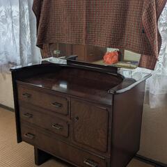 レトロな鏡台の画像