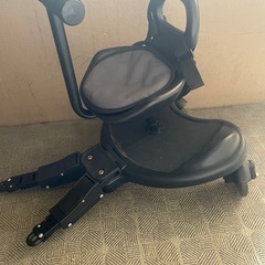 【ベビーカーステップボード】
座れる　背もたれ付 　
