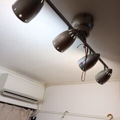 【差し上げます】天井ライト ４電球（難あり）