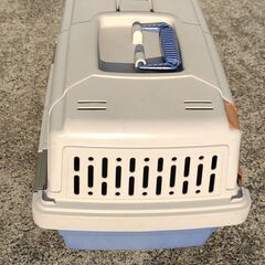 猫 キャリーケース 　中古品（破損あり）の画像