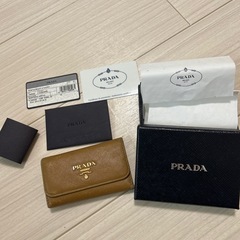 PRADA プラダ キーケース サフィアーノレザー 6連フック／...
