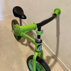 キックバイク　緑