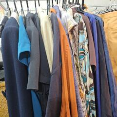 服　どれでも300円の画像