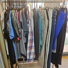 服　どれでも300円