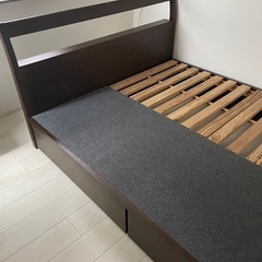 クイーンベッドとマットレスのセット