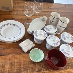 お話中。差し上げます。レトロ食器　花柄