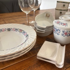 お話中。差し上げます。レトロ食器　花柄の画像