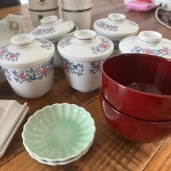 お話中。差し上げます。レトロ食器　花柄の画像