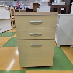 H217　キャスター付きフリーチェスト