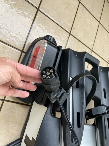 THULE VeloCompact 927 自転車キャリア3台用 欧州ヒッチ規格