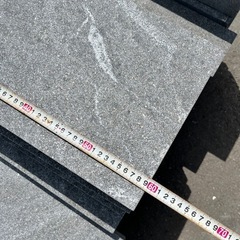 【御影石　６ｃｍ厚　サイズバラバラです】＊御影石・大理石・タイル・砂利・石・石材・庭石・ロックガーデンなど＊の画像