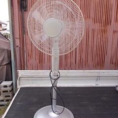 ⑥背が高いフロアーリビング扇風機　リモコン付き　中古