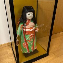 人形、ガラスケース