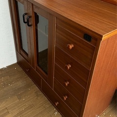 (5/21まで)ガラス扉引き出し付き収納棚の画像