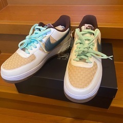 NIKE AIR FORCE 1 RETRO QS