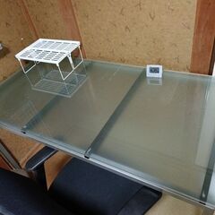 強化ガラス/オフィスデスク★PC/仕事/事務机/オフィスチェア/置き時計・カーテンなどおまけ付★引取り歓迎！東京都：練馬区・板橋区・清瀬市・東久留米市・西東京市、埼玉県：新座市・朝霞市・和光市・志木市の画像