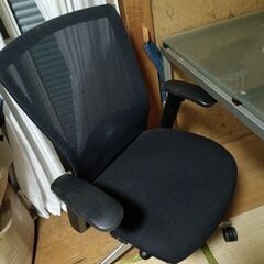 強化ガラス/オフィスデスク★PC/仕事/事務机/オフィスチェア/置き時計・カーテンなどおまけ付★引取り歓迎！東京都：練馬区・板橋区・清瀬市・東久留米市・西東京市、埼玉県：新座市・朝霞市・和光市・志木市の画像