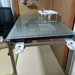 強化ガラス/オフィスデスク★PC/仕事/事務机/オフィスチェア/置き時計・カーテンなどおまけ付★引取り歓迎！東京都：練馬区・板橋区・清瀬市・東久留米市・西東京市、埼玉県：新座市・朝霞市・和光市・志木市の画像