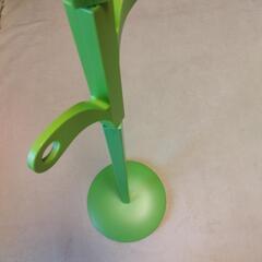 葉っぱ型の可愛いスタンドハンガーの画像