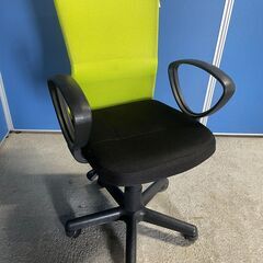 【良品】オフィスチェア 黒系 キャスター付き 肘掛け付き 昇降機...