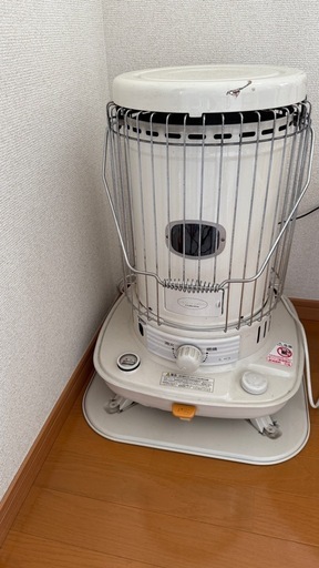灯油ストーブ ホワイト (iku) 一社の季節、空調家電《ストーブ