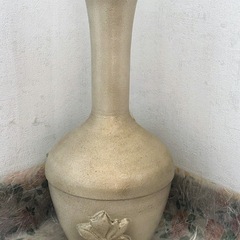 飾って優雅に♪陶器花瓶の画像