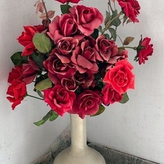 飾って優雅に♪陶器花瓶の画像