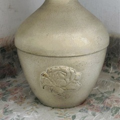 飾って優雅に♪陶器花瓶の画像