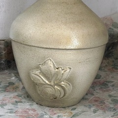 飾って優雅に♪陶器花瓶の画像
