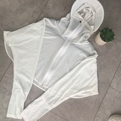 ⭐️夏の必需品⭐️UVカットフルジップ薄手フード付きの画像