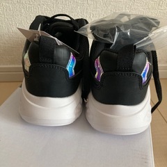 新品　スニーカー　23.5cmの画像